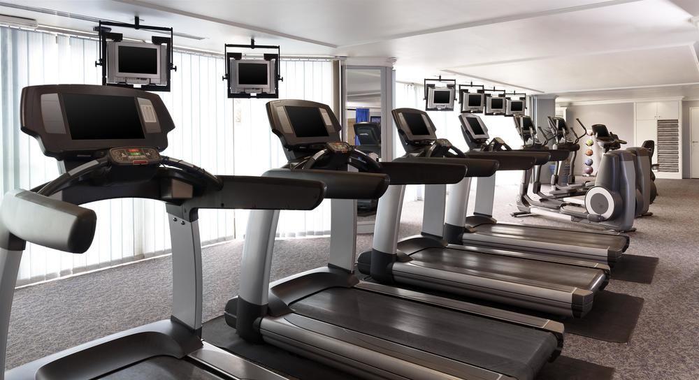 Le Meridien Al Khobar Exteriör bild A row of treadmills