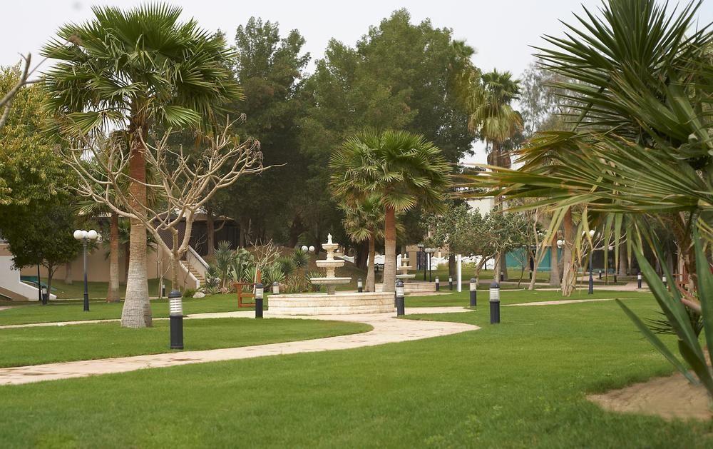 Le Meridien Al Khobar Exteriör bild The park