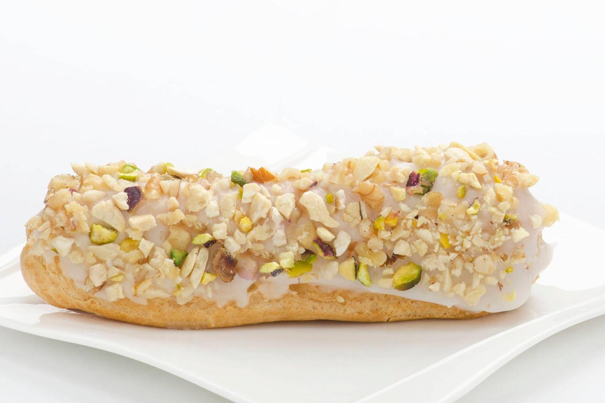Le Meridien Al Khobar Exteriör bild A traditional Italian pastry