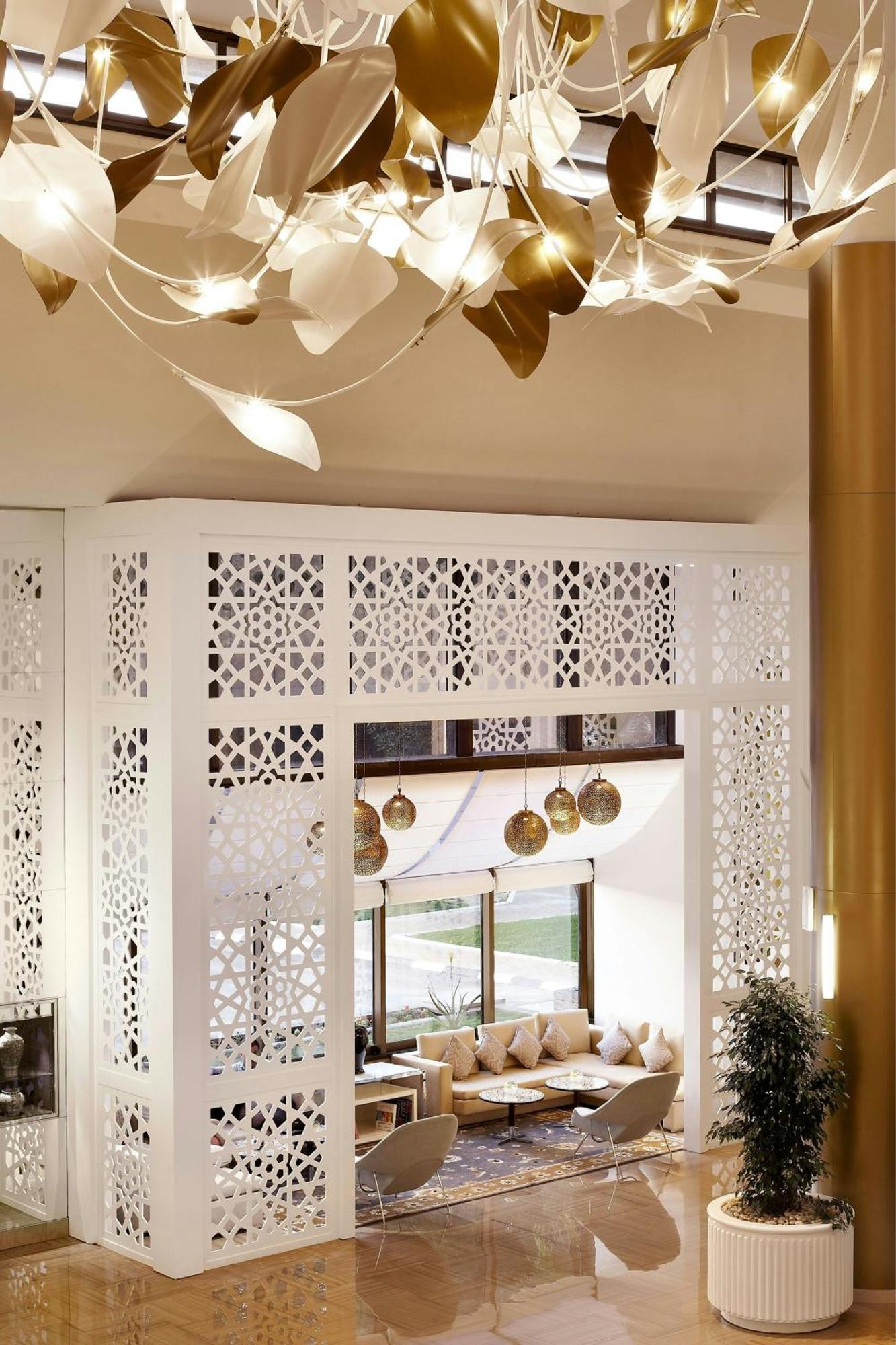 Le Meridien Al Khobar Exteriör bild Laser cut wood