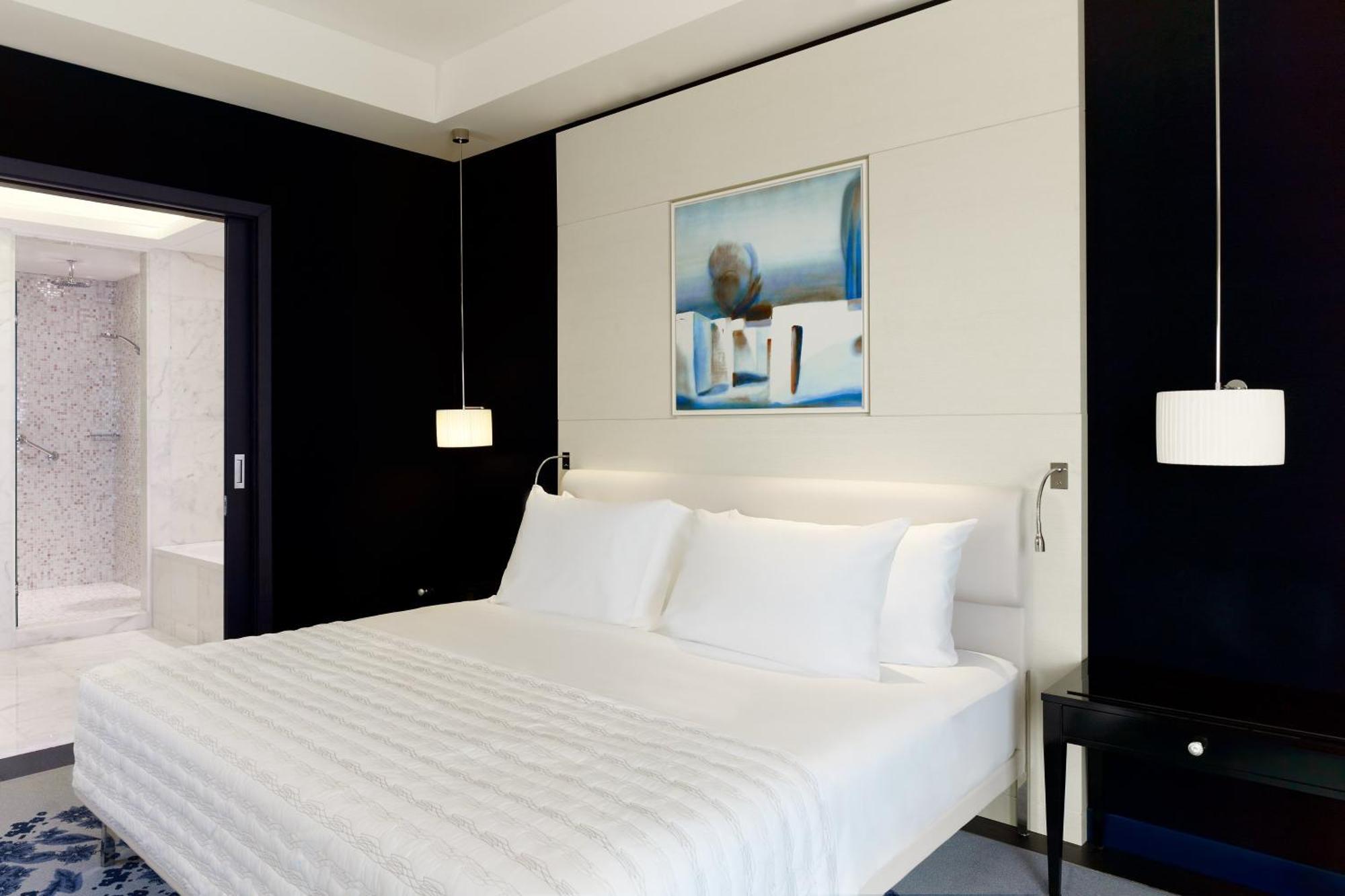 Le Meridien Al Khobar Exteriör bild A bedroom at the hotel