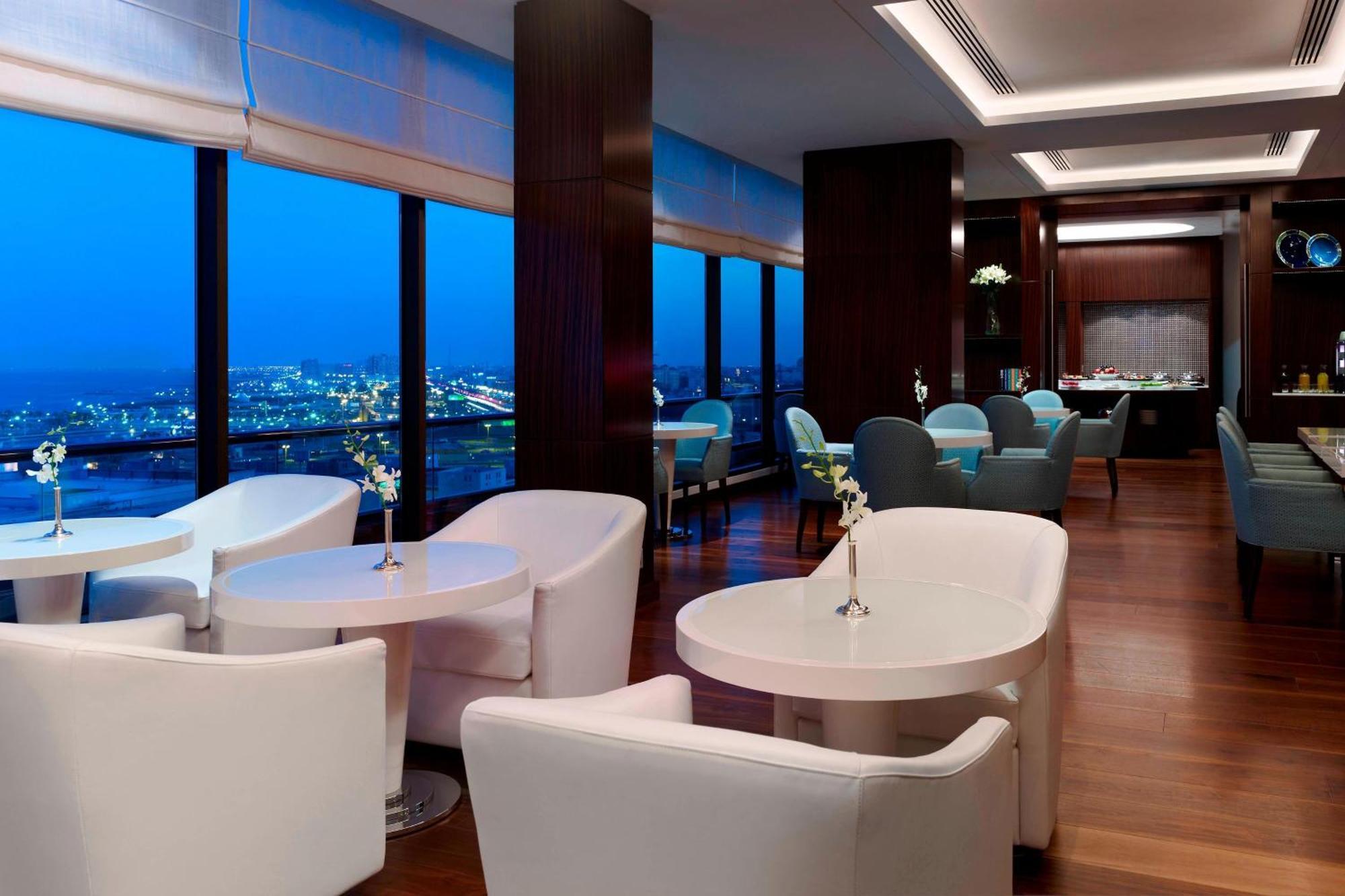 Le Meridien Al Khobar Exteriör bild Club Lounge at the 36th floor
