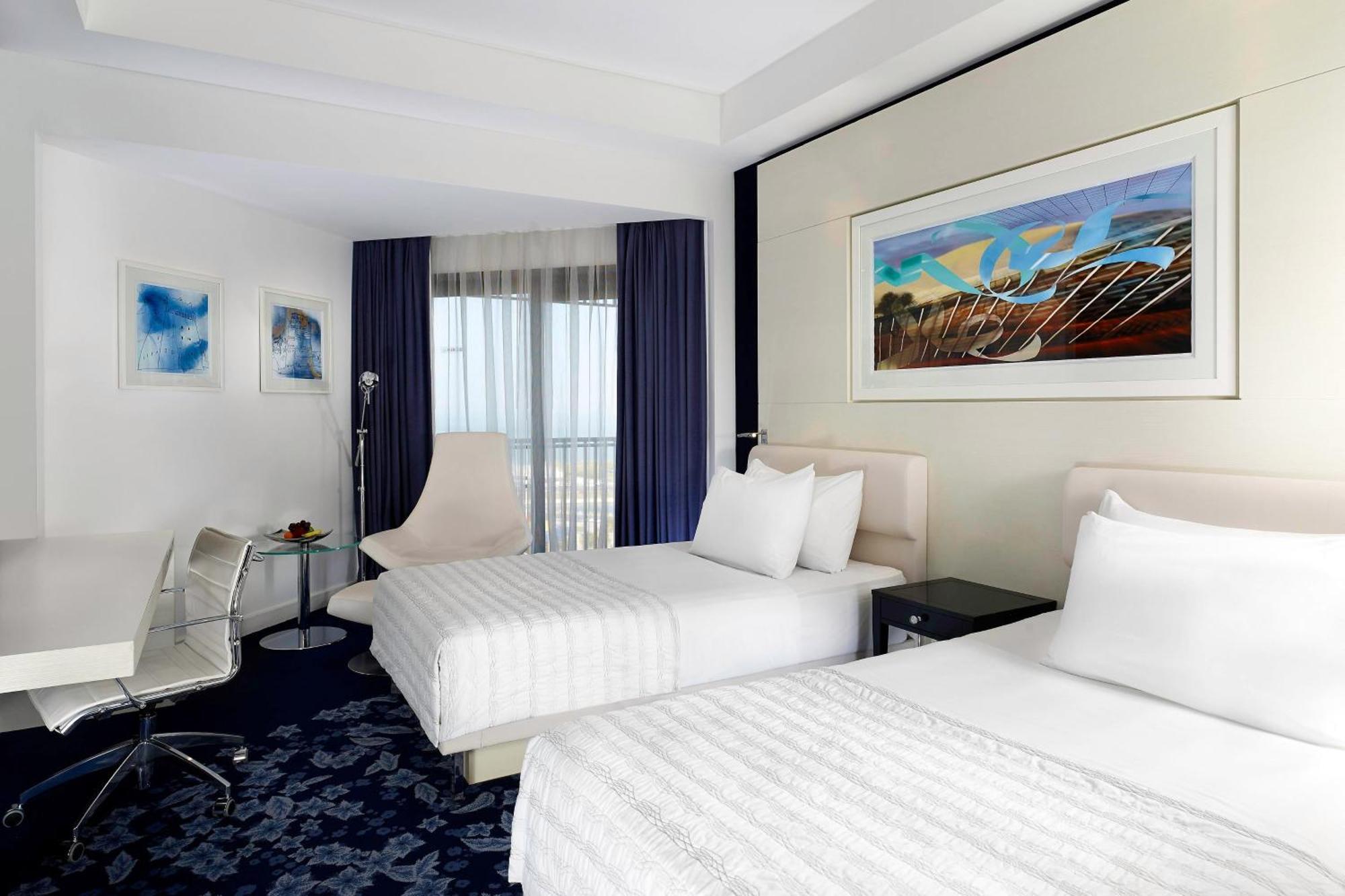 Le Meridien Al Khobar Exteriör bild A room at the hotel