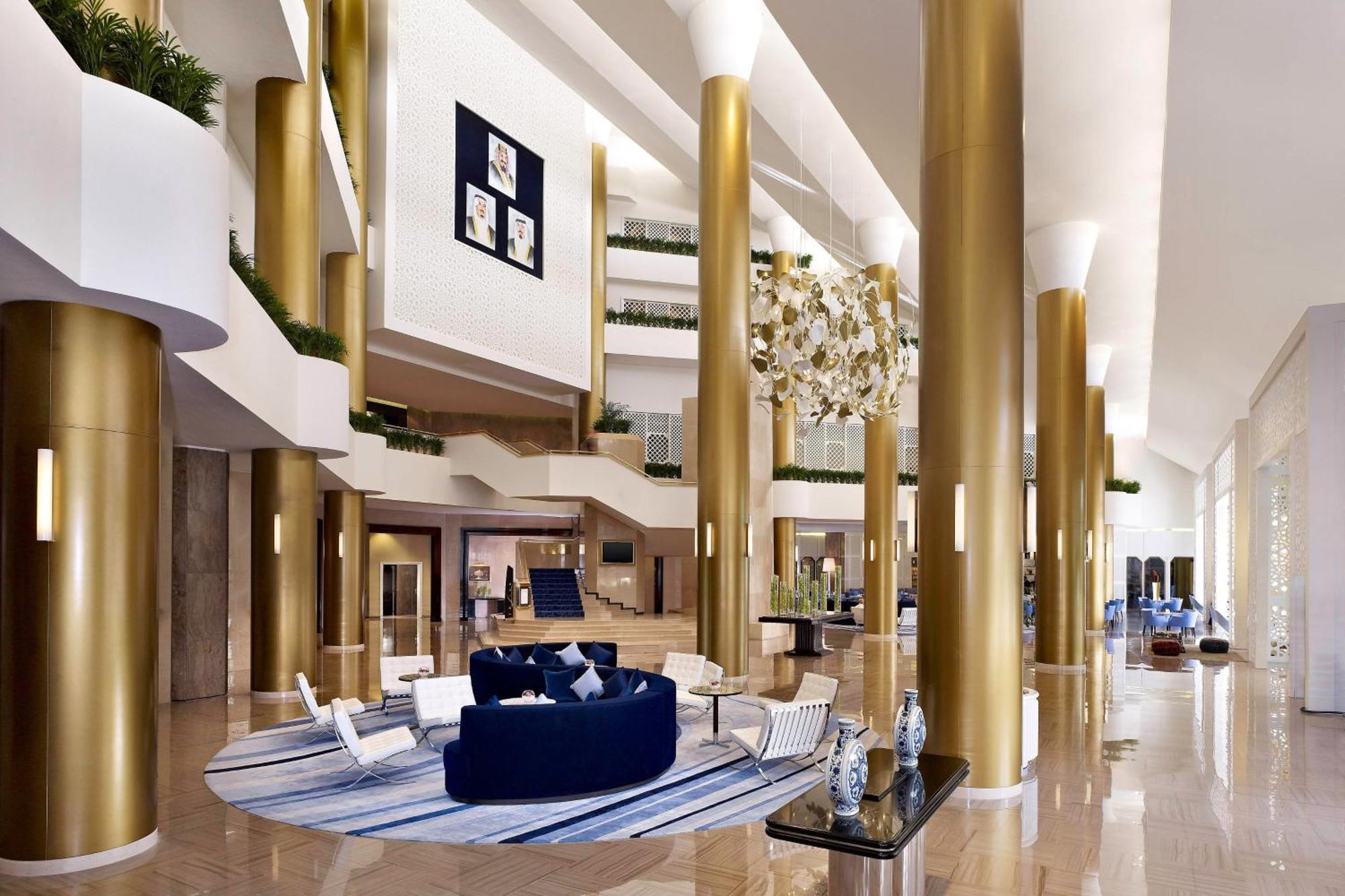 Le Meridien Al Khobar Exteriör bild The lobby of the hotel